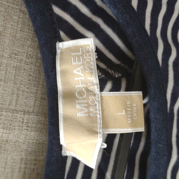 Michael Kors top. - Picture 2 of 7